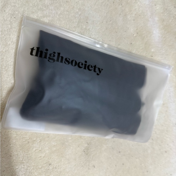 NWT ThighSociety Staple 7” Shorts - Picture 3 of 7